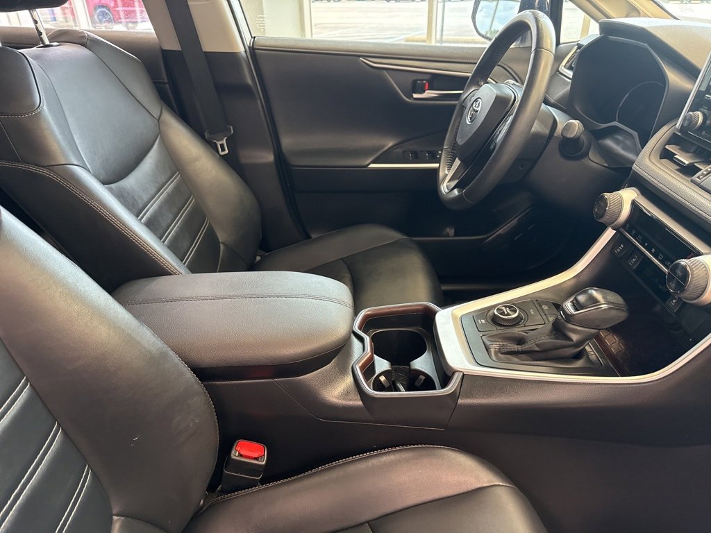 Used 2020 Toyota RAV4 Limited image 21