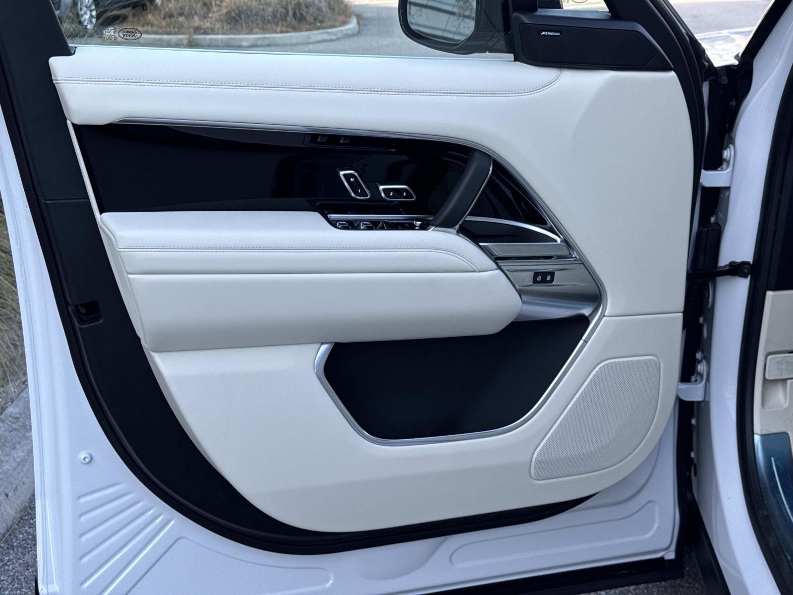 New 2026 Land Rover Range Rover Long Wheelbase SE image 19