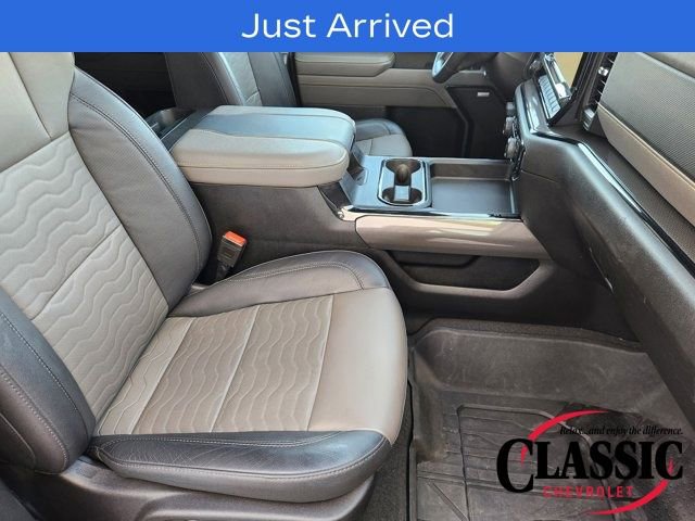 Used 2024 Chevrolet Silverado 2500 ZR2 w/ Technology Package image 30