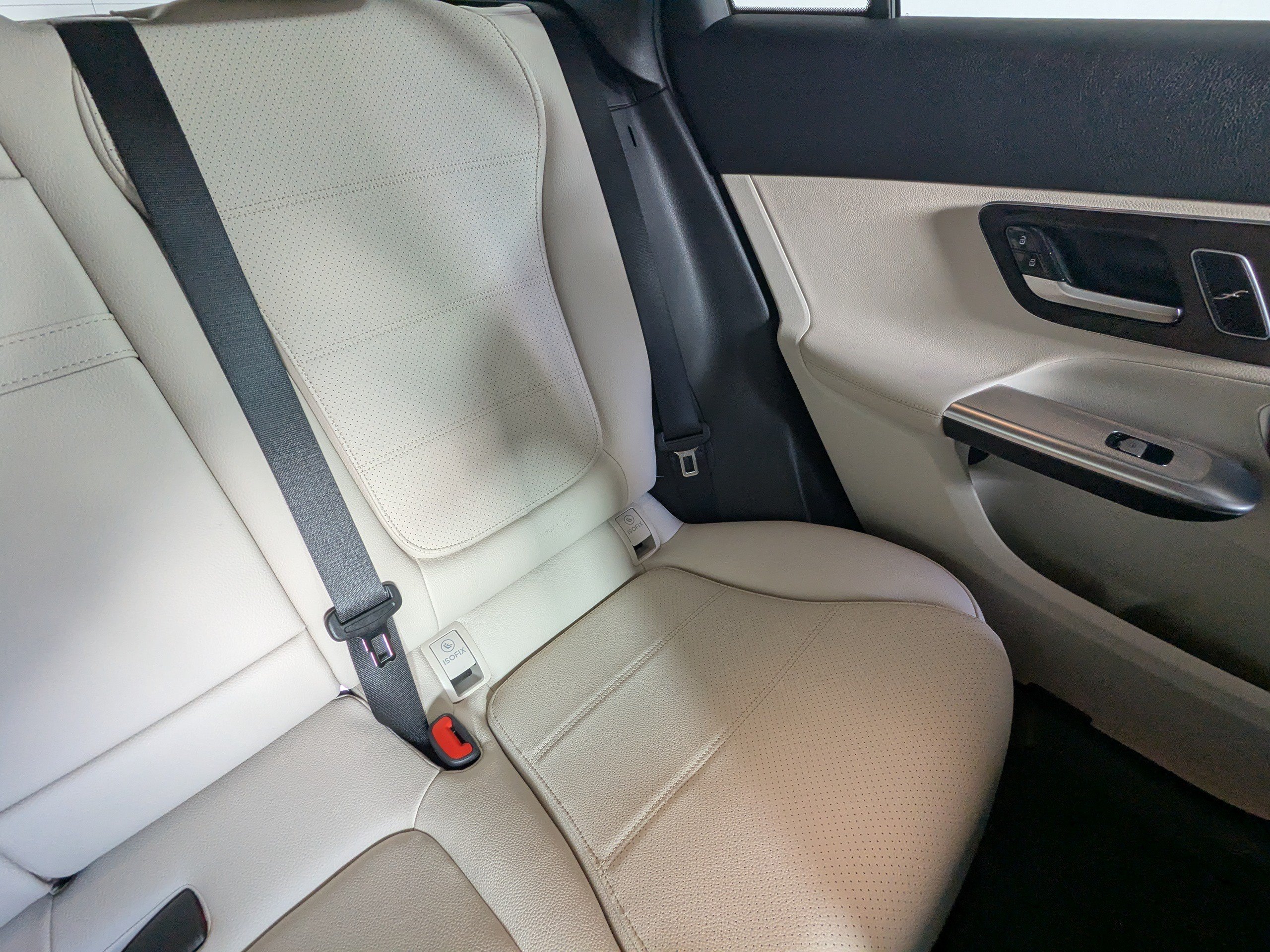 Used 2025 Mercedes-Benz GLC 300 image 17