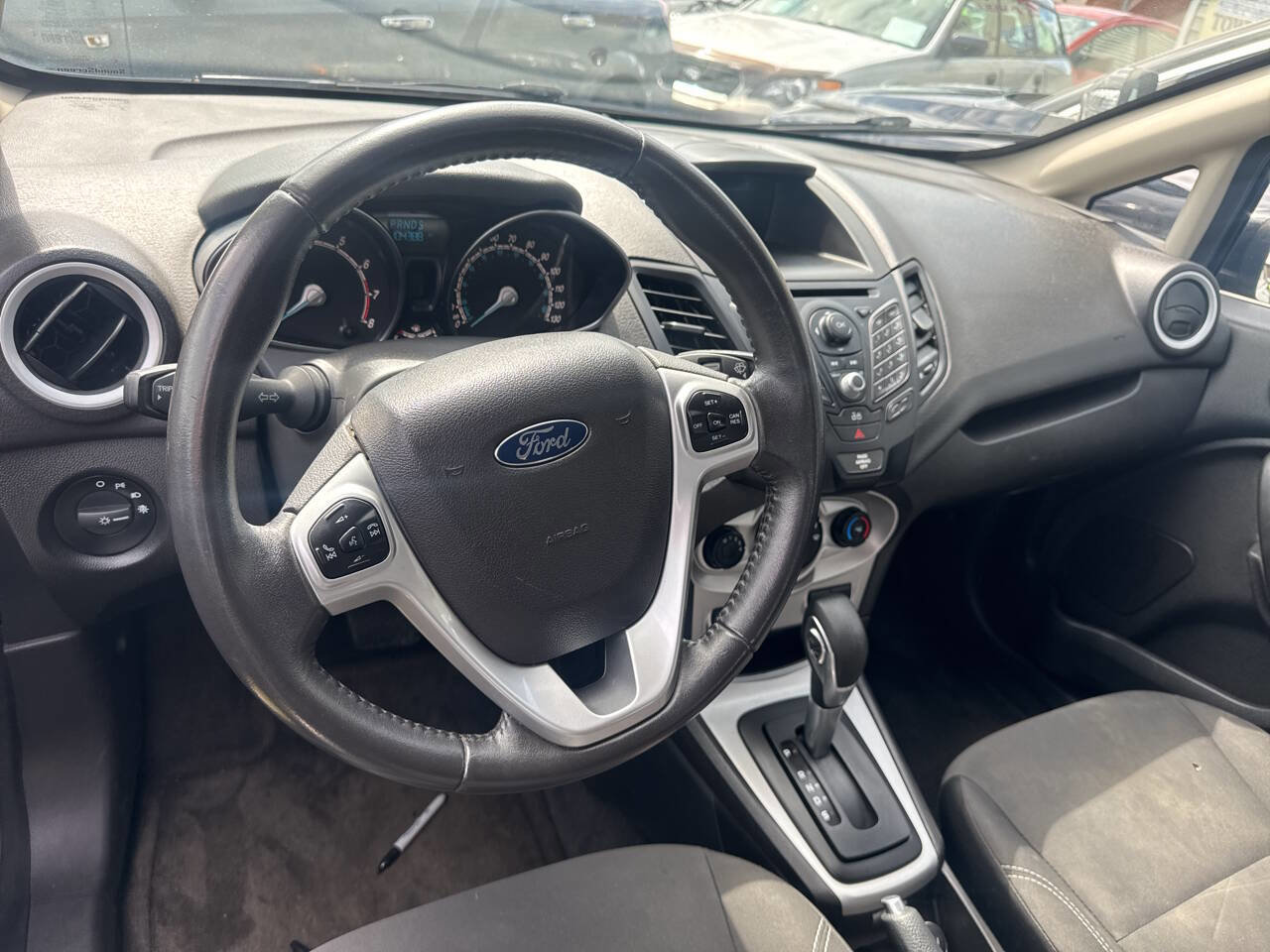 Used 2015 Ford Fiesta SE image 8