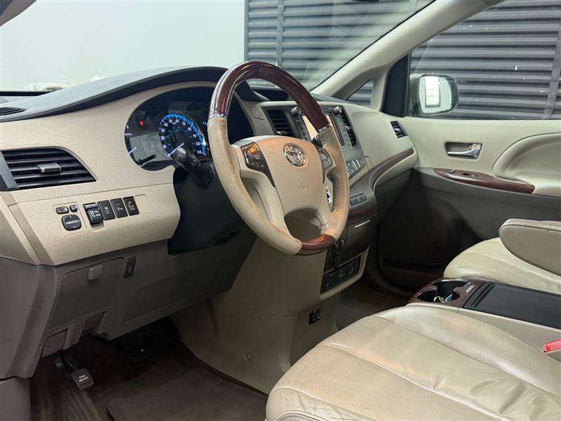 Used 2013 Toyota Sienna Limited w/ Premium Pkg AWD/4WD image 9
