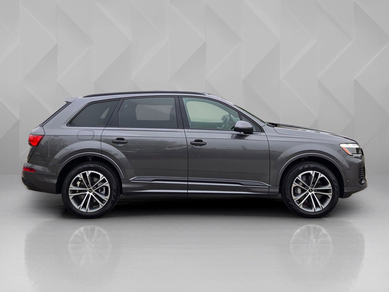 Used 2025 Audi Q7 2.0T Premium Plus w/ Premium Plus Package AWD/4WD image 7