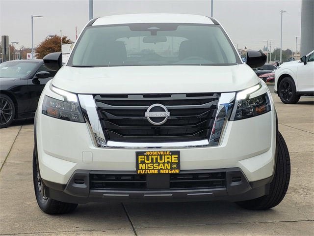 New 2025 Nissan Pathfinder S image 2