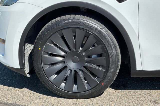 Used 2021 Tesla Model Y Long Range image 41