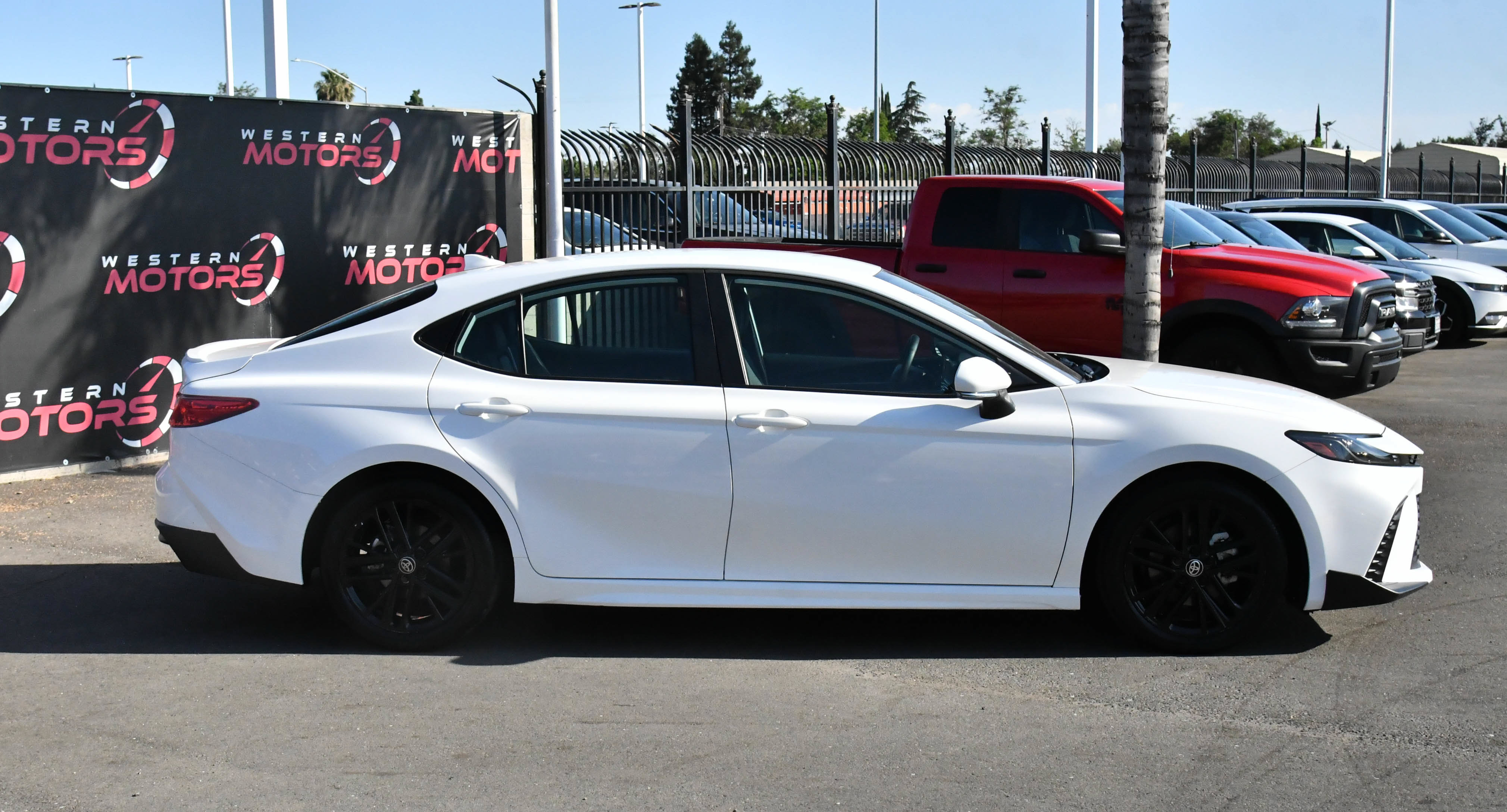 Used 2026 Toyota Camry SE FWD image 9