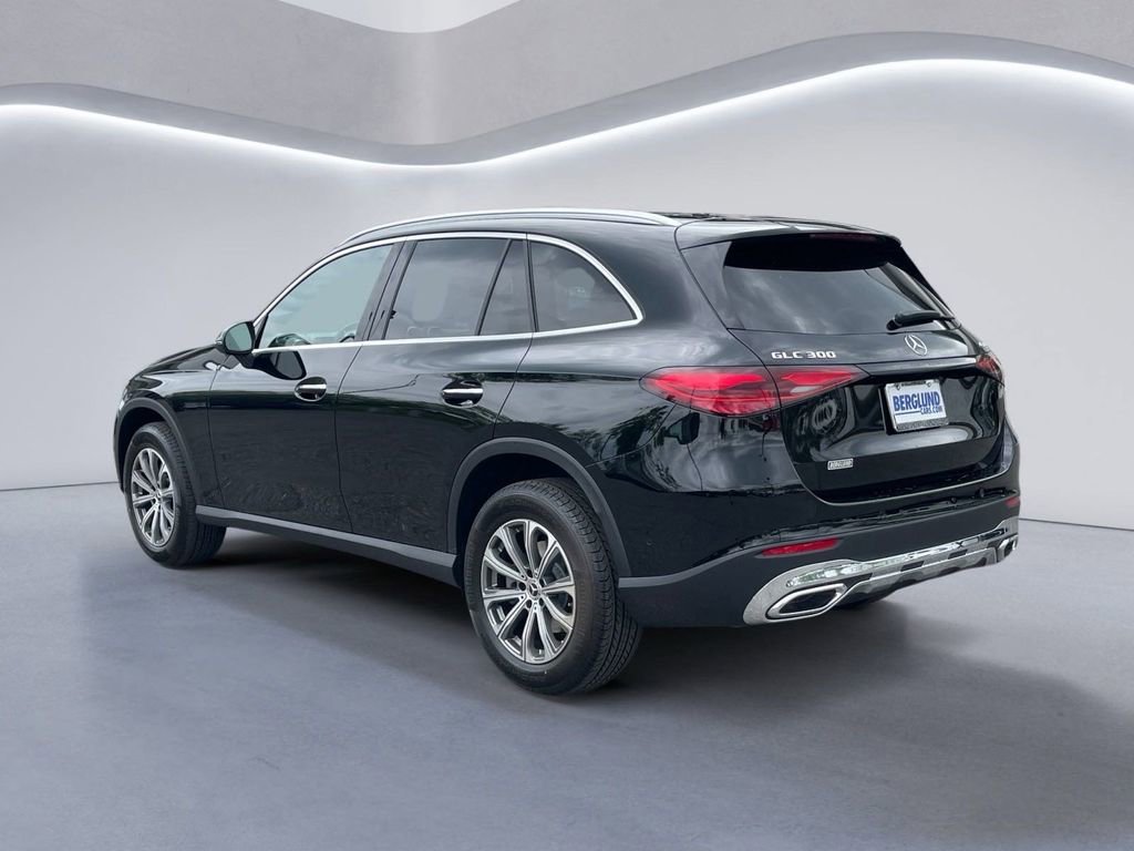 Used 2025 Mercedes-Benz GLC 300 4MATIC image 4