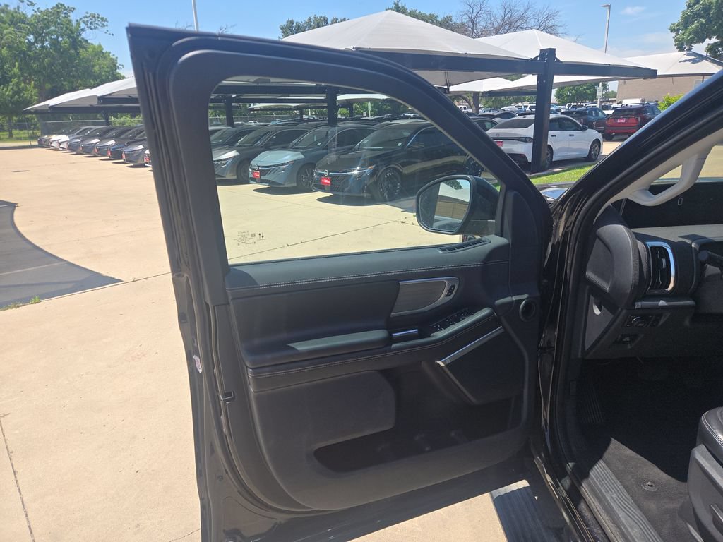 Used 2025 Ford Expedition Platinum AWD/4WD image 9