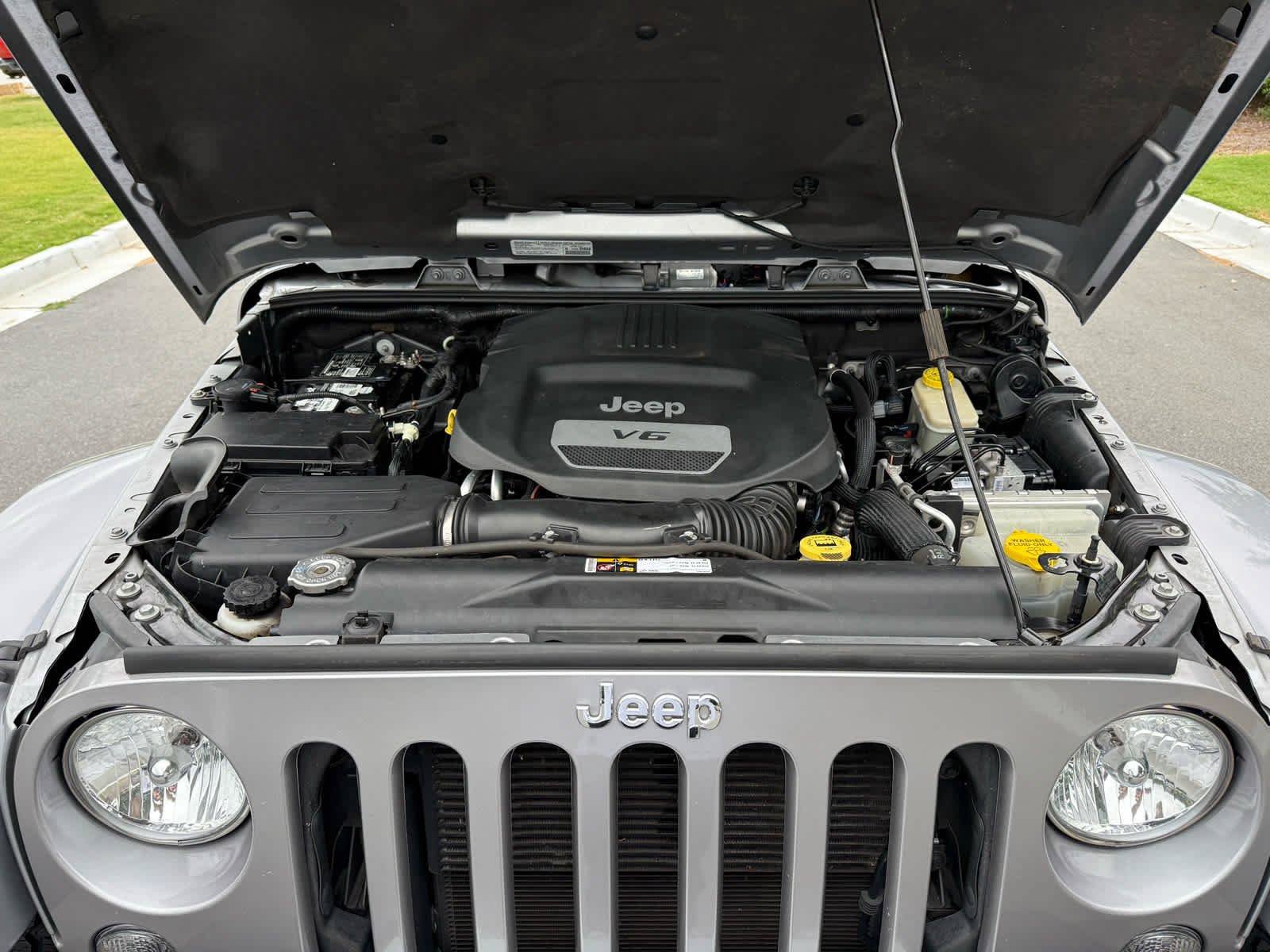 Used 2014 Jeep Wrangler Unlimited Sahara w/ Max Tow Package AWD/4WD image 24