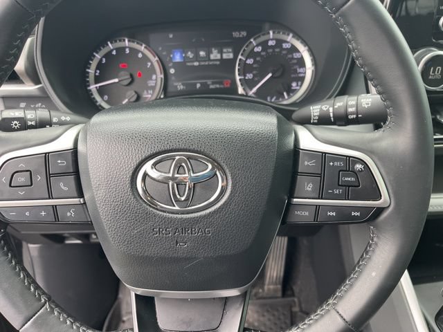 Used 2024 Toyota Highlander LE FWD image 20