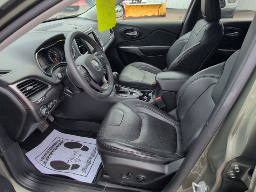 Used 2021 Jeep Cherokee Latitude Lux w/ Comfort/Convenience Group AWD/4WD image 18