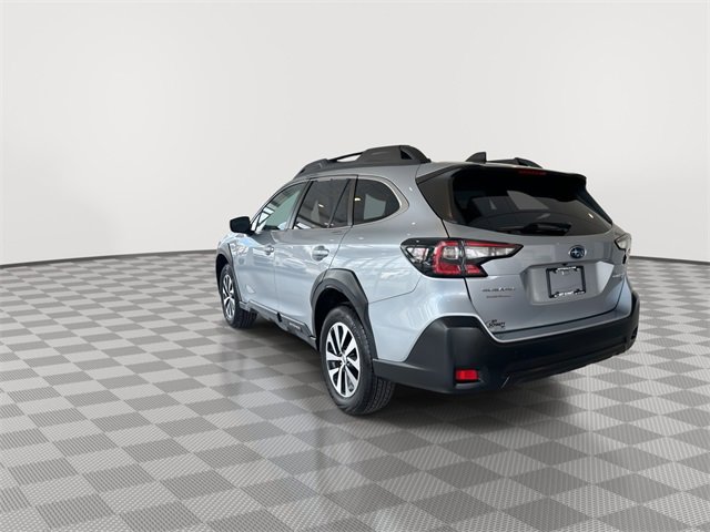Used 2023 Subaru Outback Premium image 8