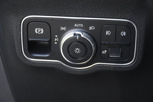 Used 2022 Mercedes-Benz GLB 250 w/ Premium Package Lite image 22