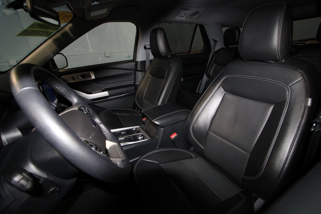 Used 2022 Ford Explorer Limited w/ Equipment Group 301A image 4