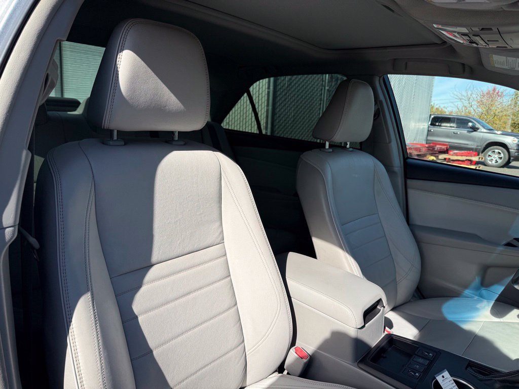 Used 2016 Toyota Camry XLE w/ Moonroof Package FWD image 22
