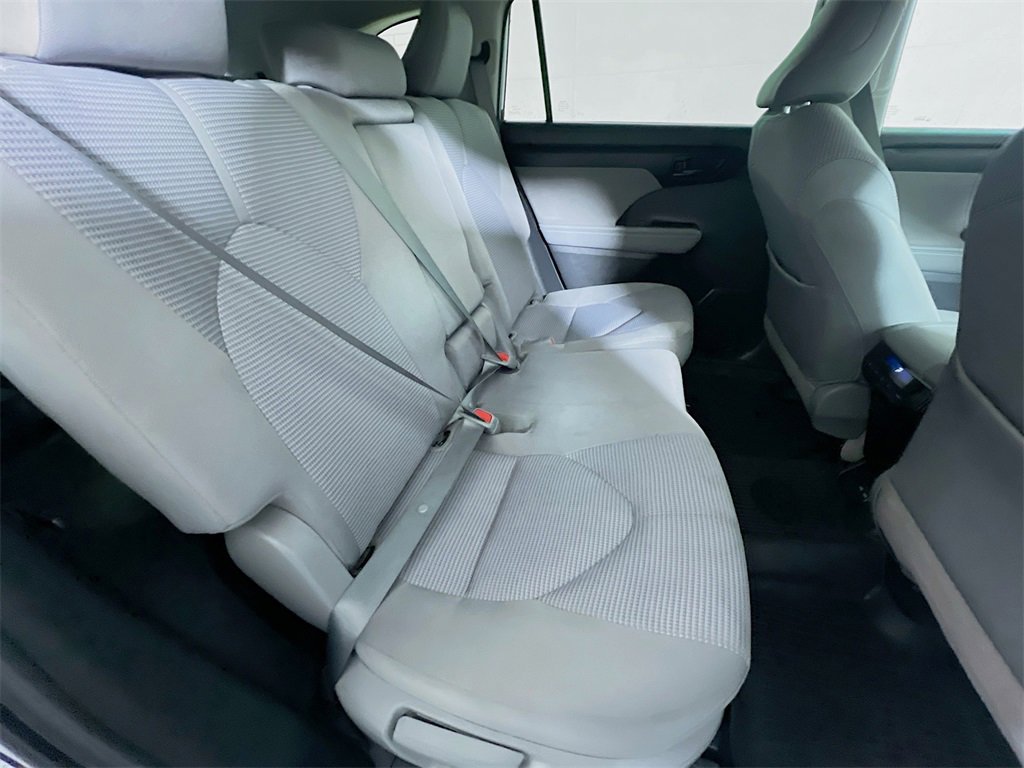 Certified 2022 Toyota Highlander LE image 25