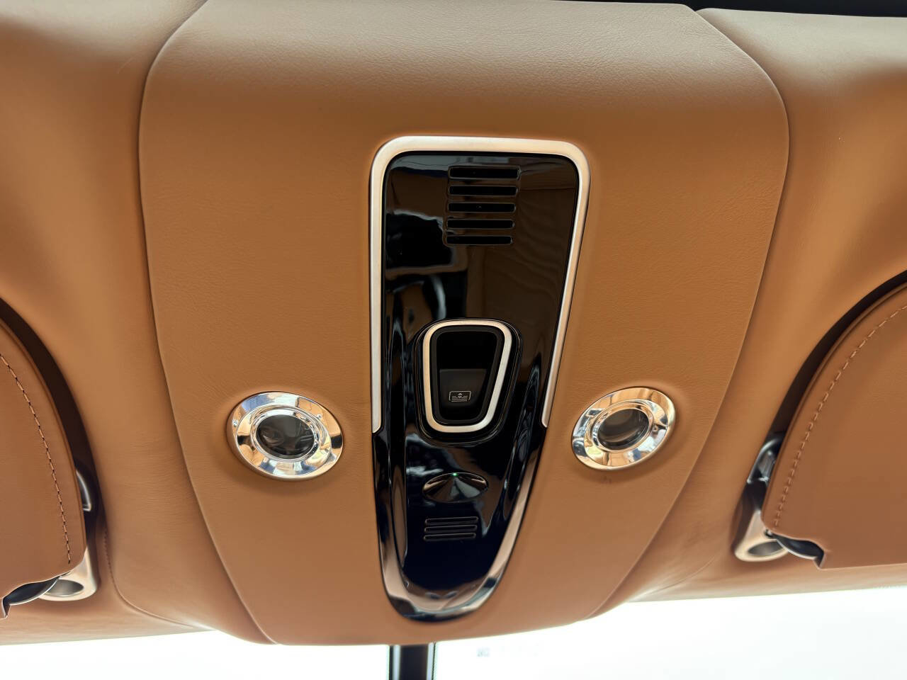 Used 2024 Aston Martin DBX 707 image 19