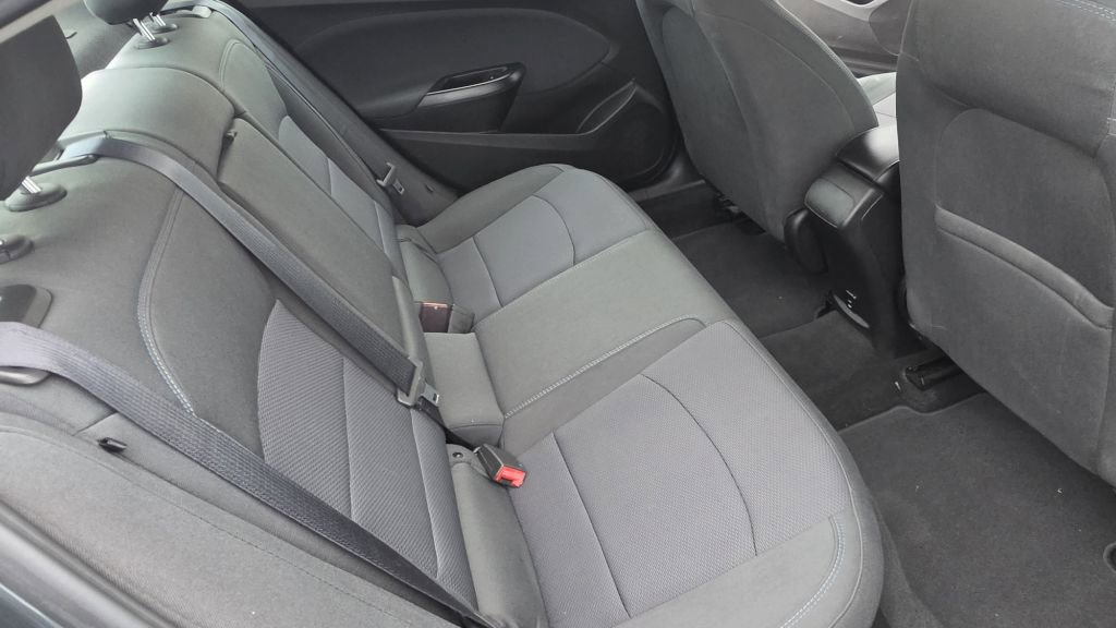 Used 2018 Chevrolet Cruze LT FWD image 14