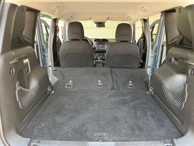 Used 2018 Jeep Renegade Latitude w/ Cold Weather Group image 26