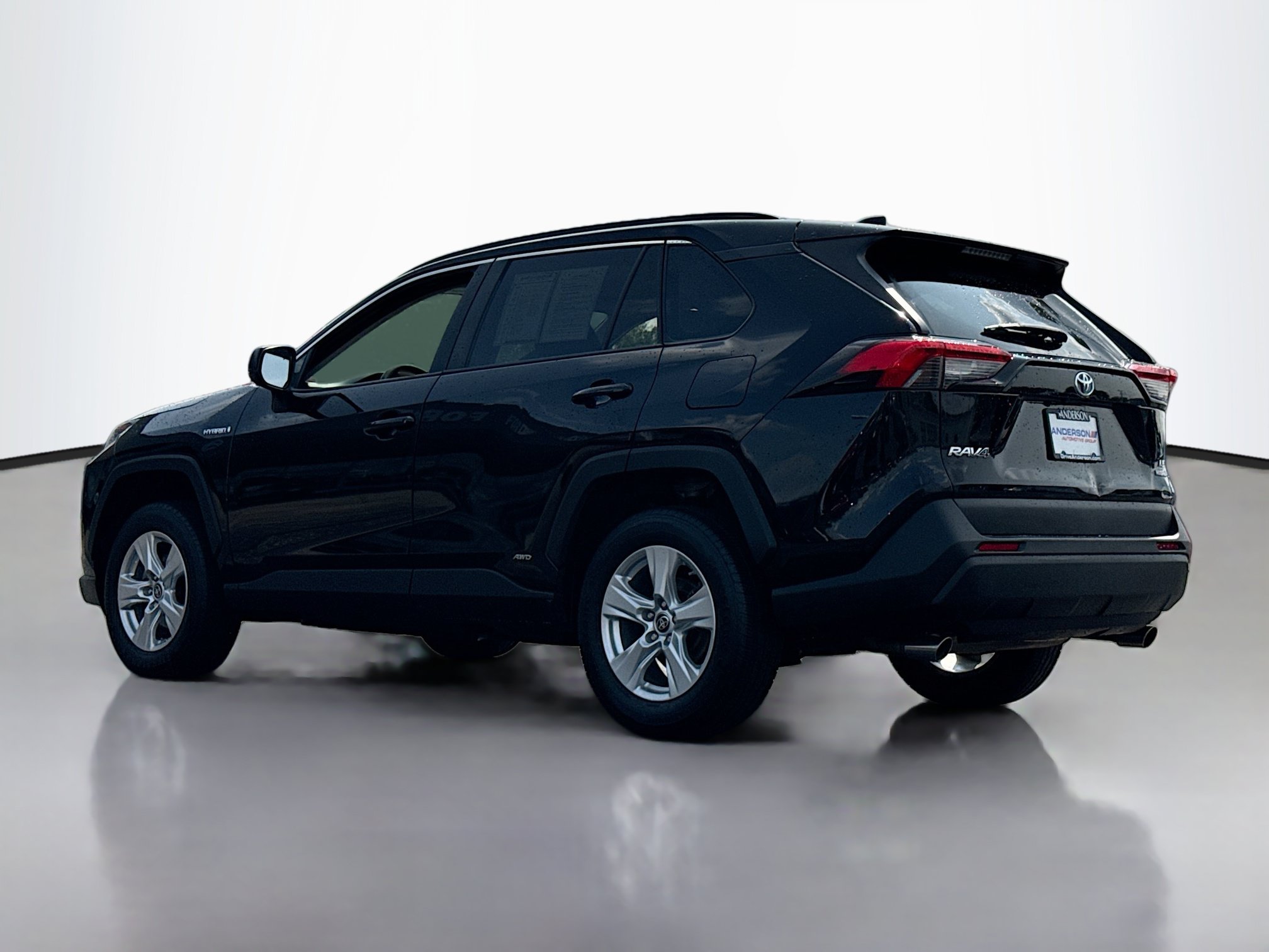 Used 2021 Toyota RAV4 LE AWD/4WD image 14