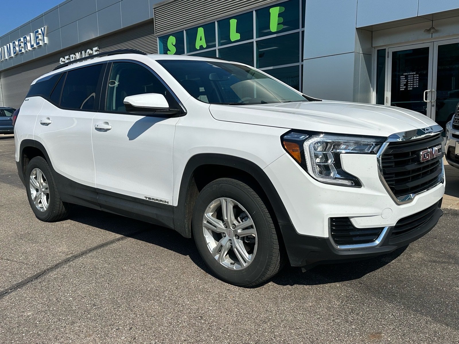 Used 2024 GMC Terrain SLE w/ Driver Convenience Package
