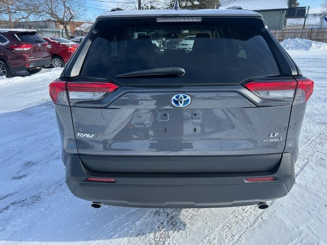 Used 2021 Toyota RAV4 LE image 4