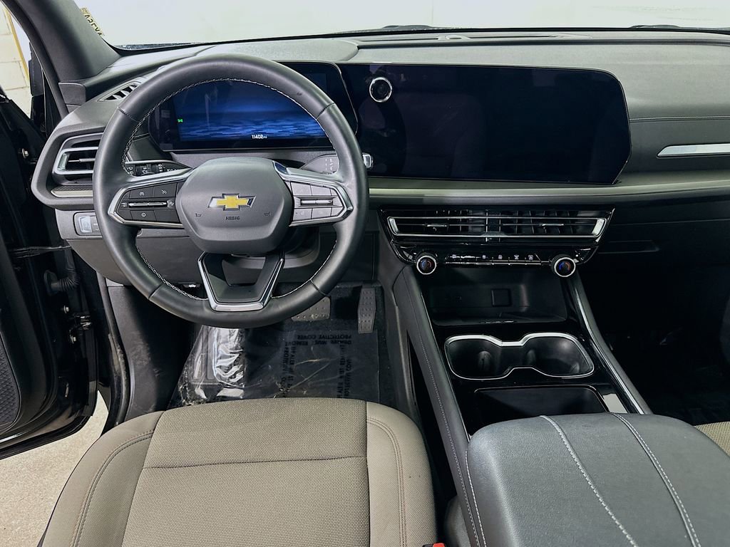 Used 2025 Chevrolet Traverse LT image 18