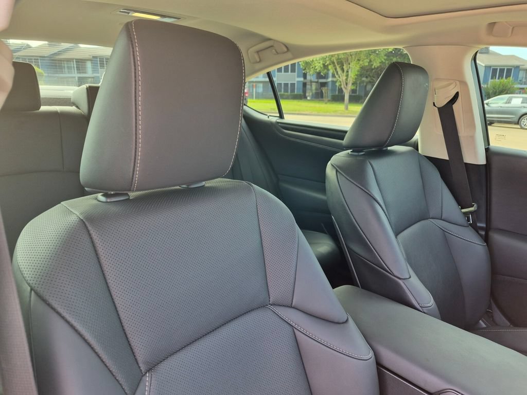 Used 2022 Lexus ES 300h w/ Premium Package FWD image 39