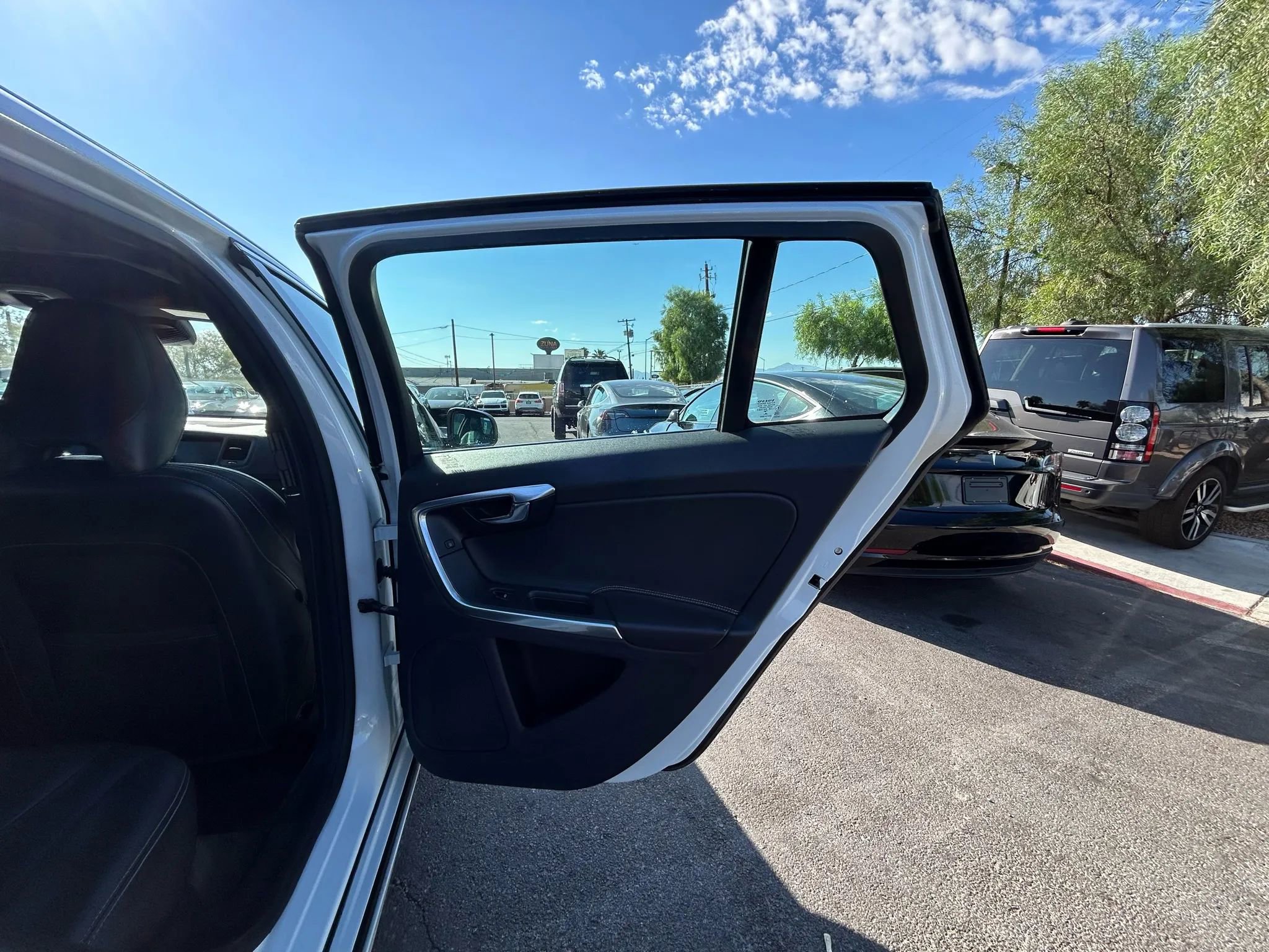 Used 2016 Volvo V60 T5 Platinum image 14