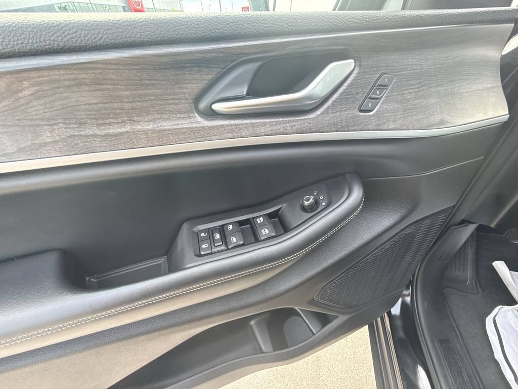 Used 2023 Jeep Grand Cherokee Limited AWD/4WD image 13