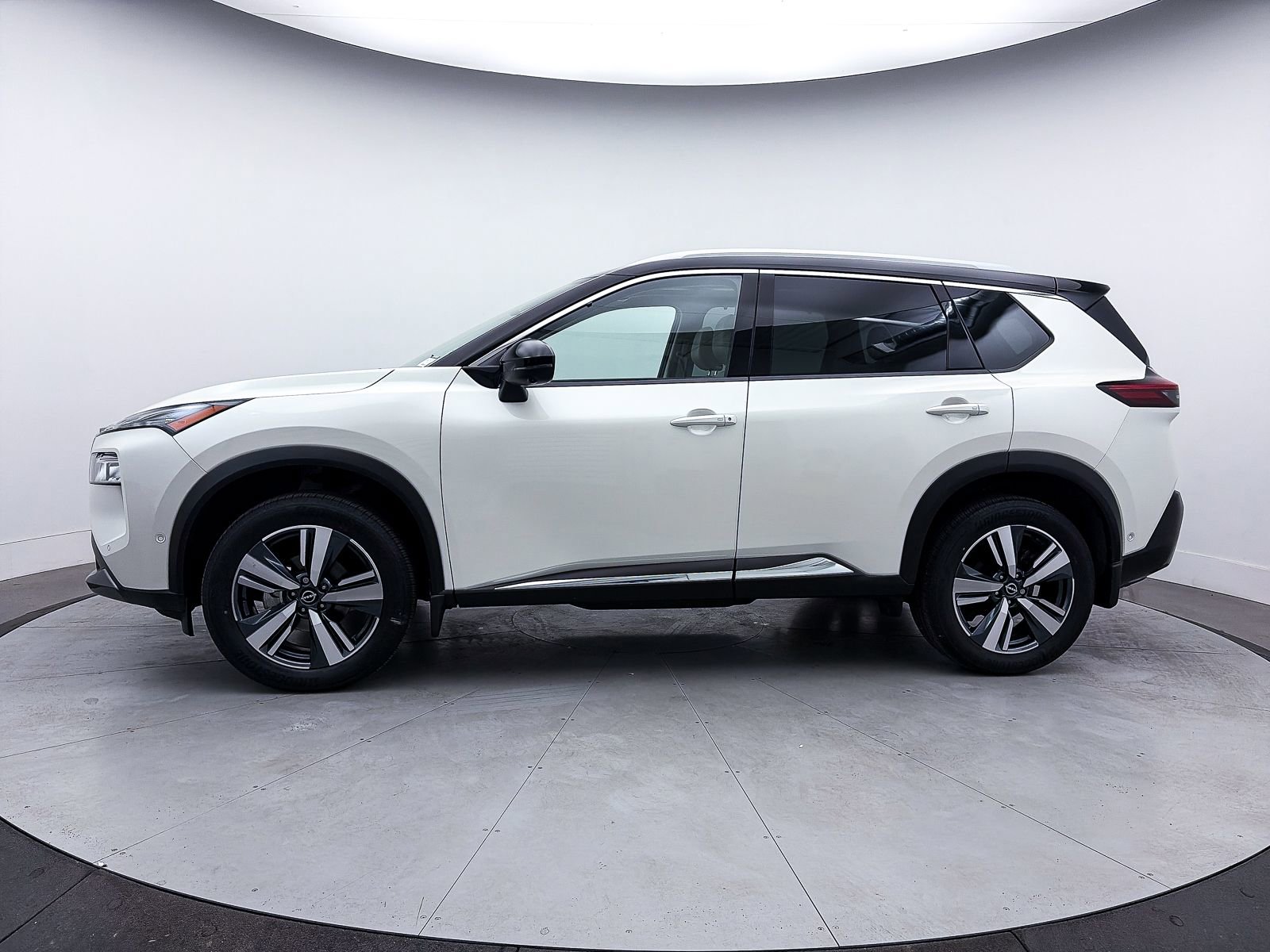 Used 2023 Nissan Rogue SL w/ SL Premium Package image 43