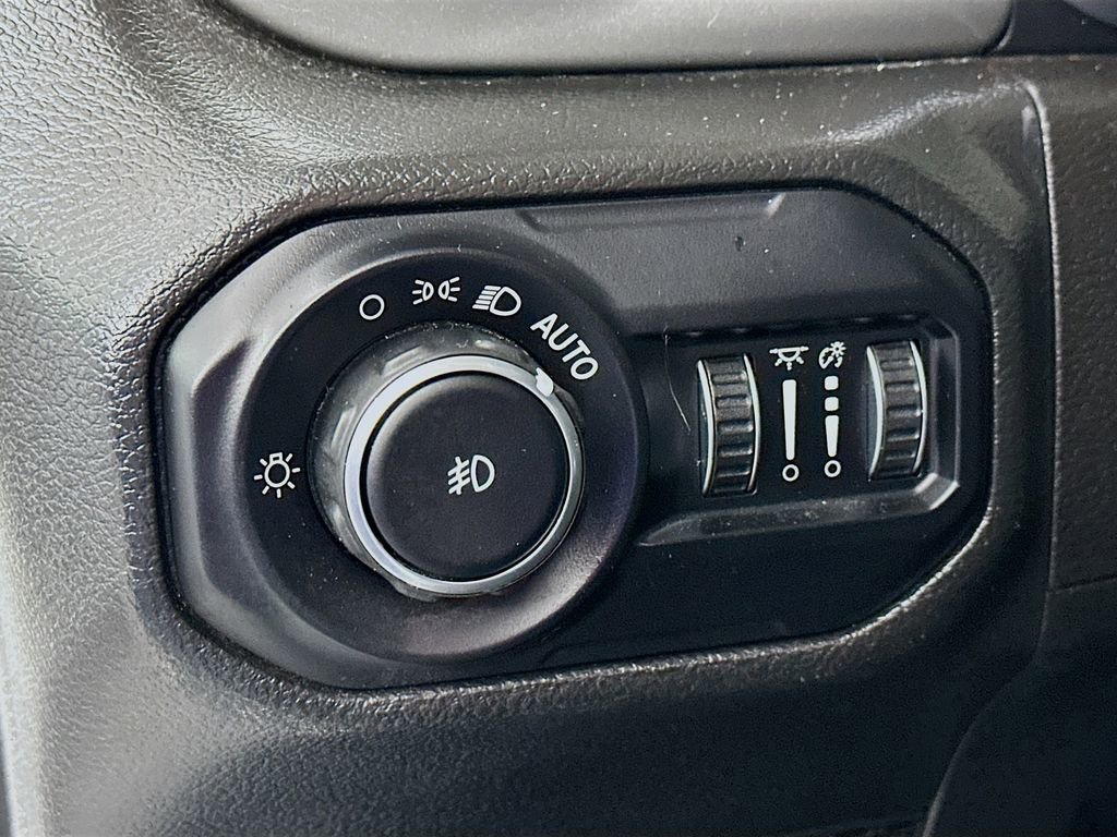 Certified 2022 Jeep Wrangler Unlimited Sahara w/ Cold Weather Group image 18