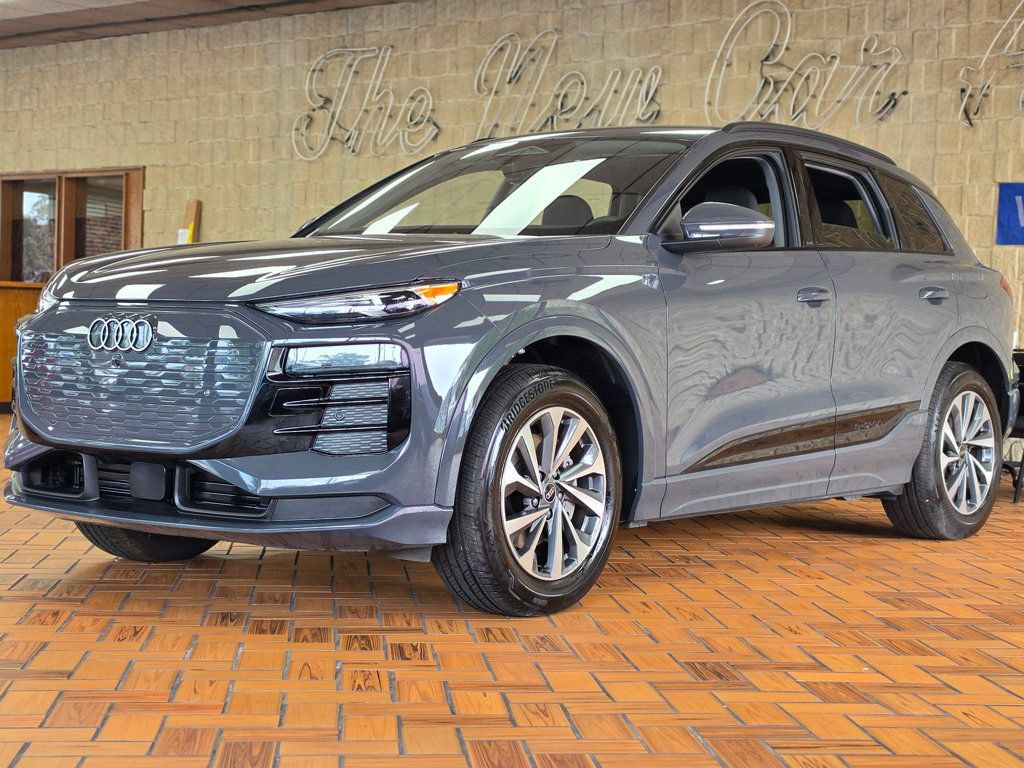 Used 2025 Audi Q6 e-tron Premium w/ Convenience Package AWD/4WD image 4