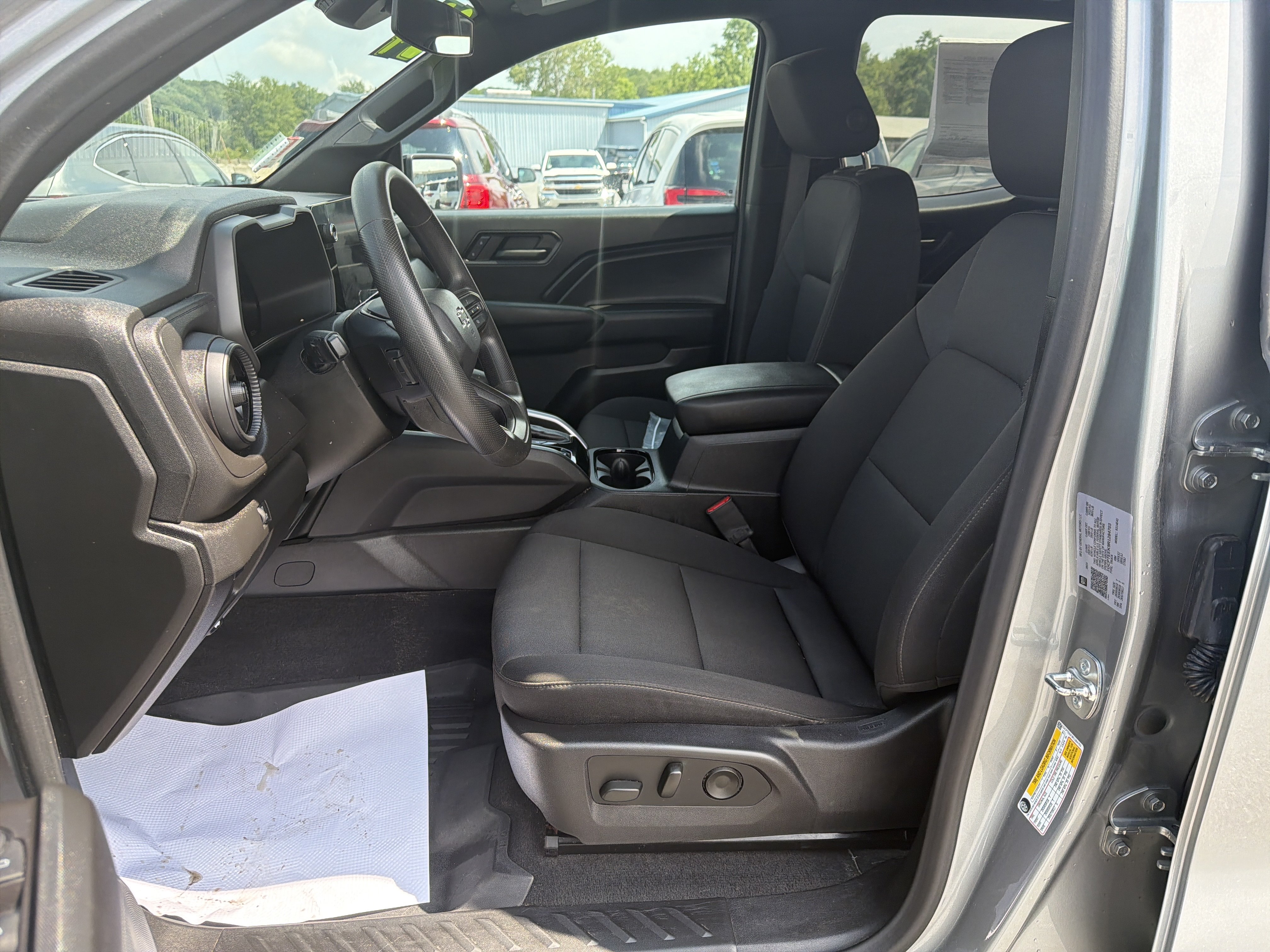 Used 2024 Chevrolet Colorado Trail Boss w/ Technology Package AWD/4WD image 5