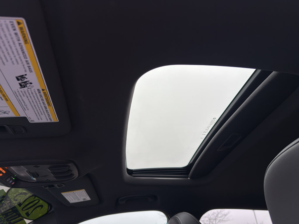 Used 2025 Chevrolet Trax RS w/ Sunroof Package image 38