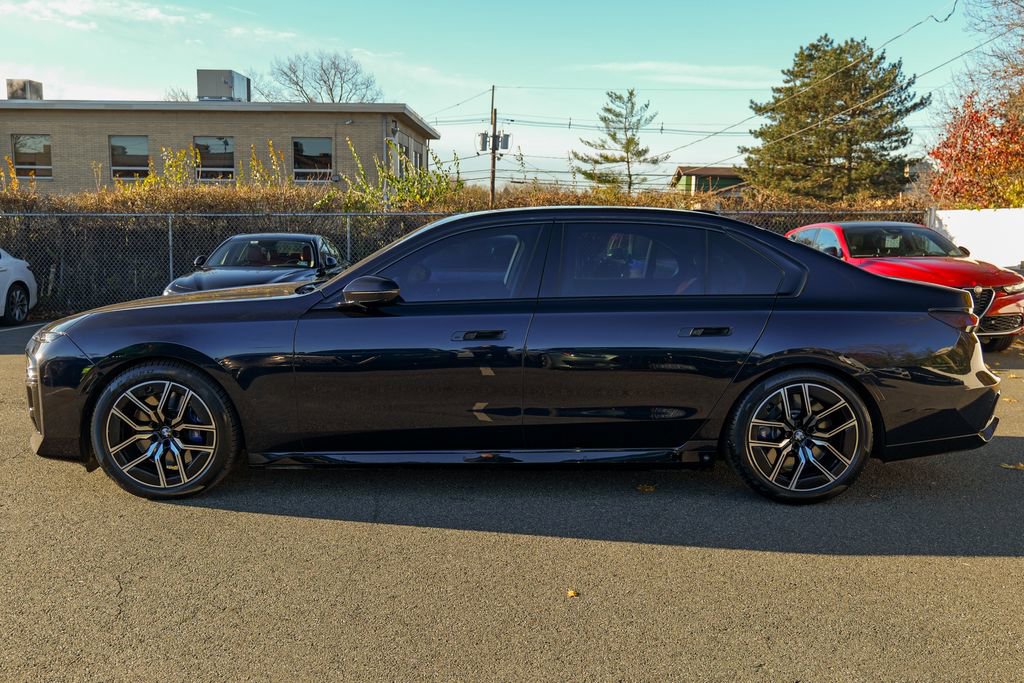 Used 2023 BMW 760i xDrive w/ Executive Package AWD/4WD image 4