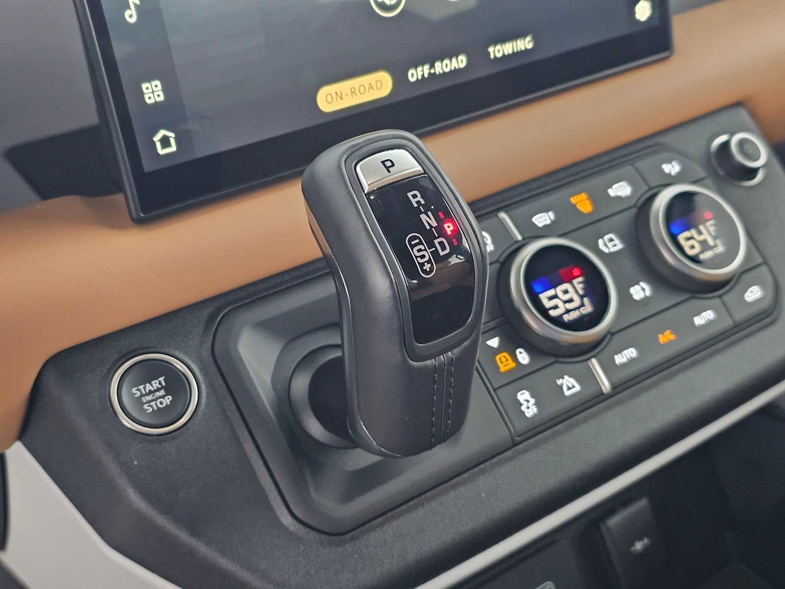 Used 2024 Land Rover Defender 110 SE image 30