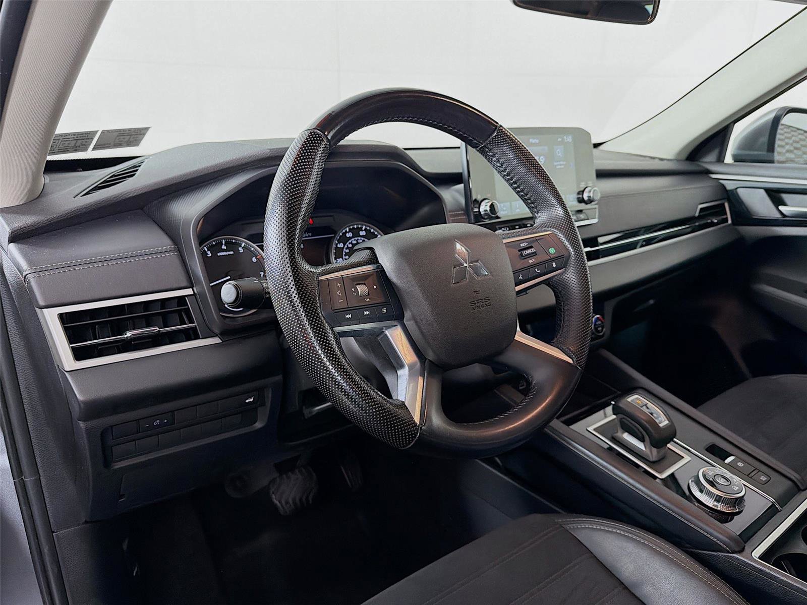Used 2023 Mitsubishi Outlander SE image 9