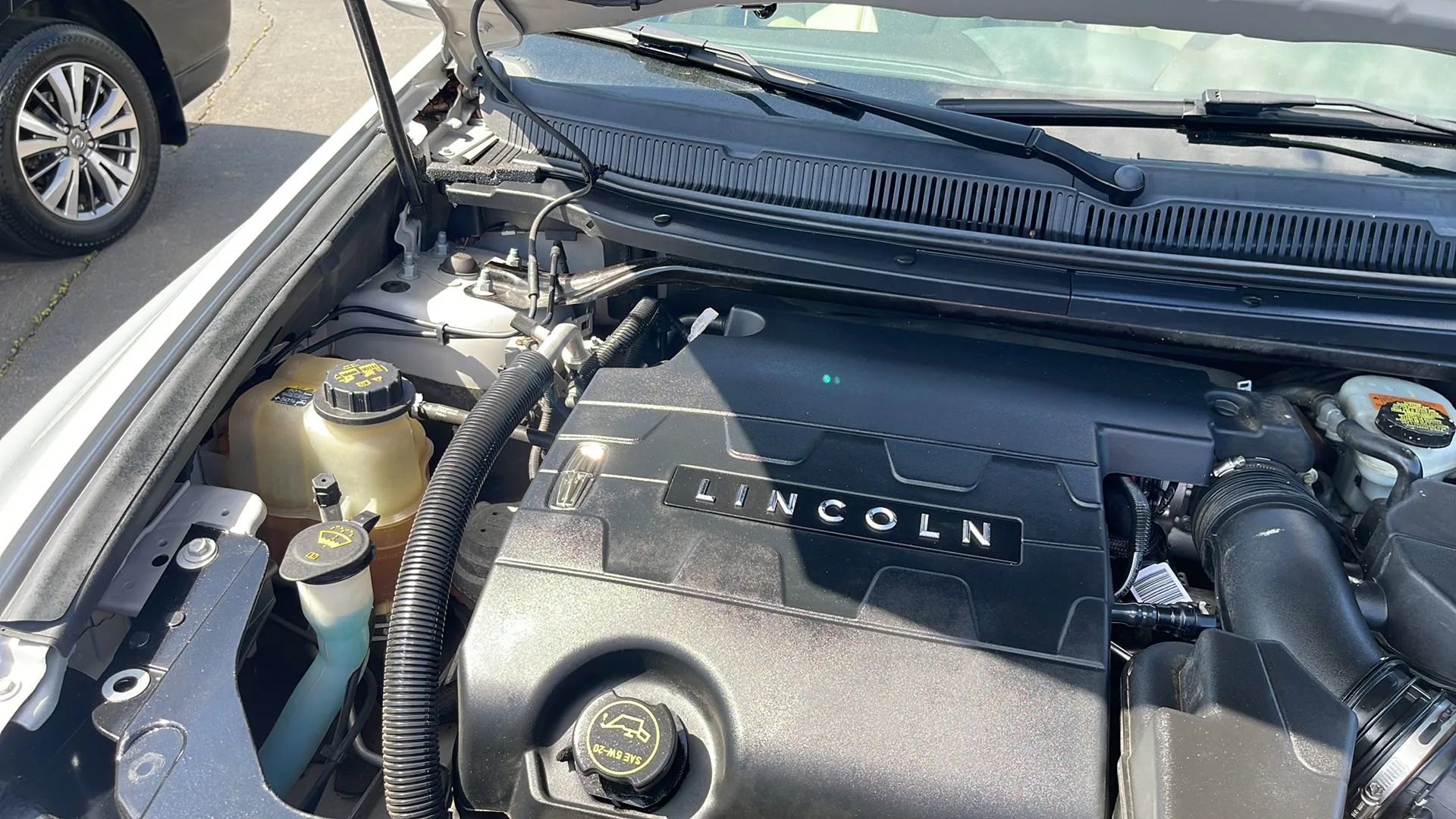 Used 2014 Lincoln MKT FWD image 31