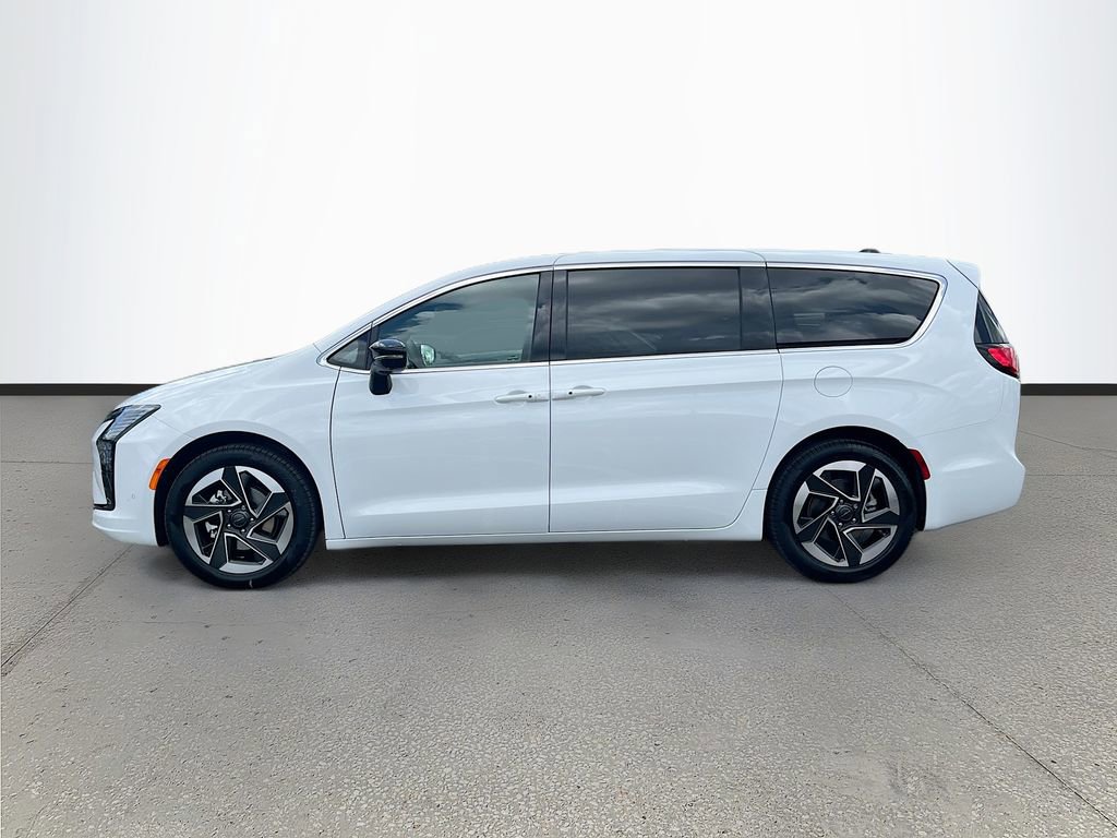 New 2027 Chrysler Pacifica Touring Plus FWD image 4