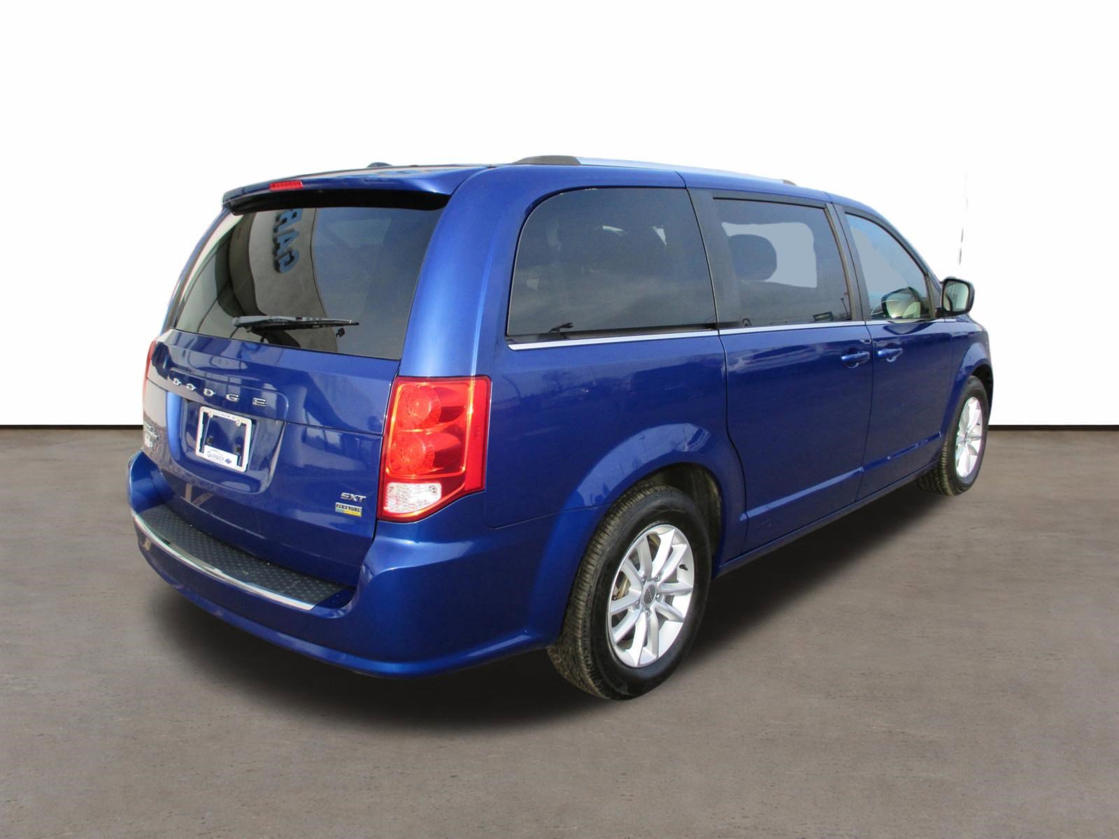 Used 2018 Dodge Grand Caravan SXT image 3