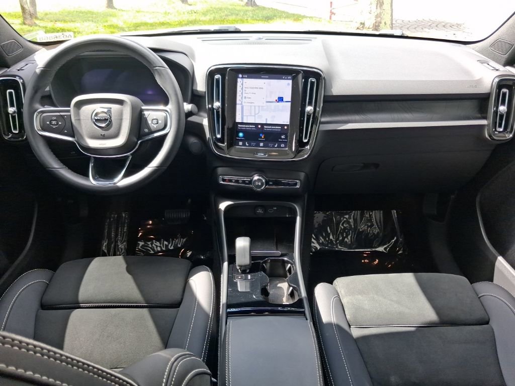 Used 2023 Volvo C40 P8 Recharge Plus image 9