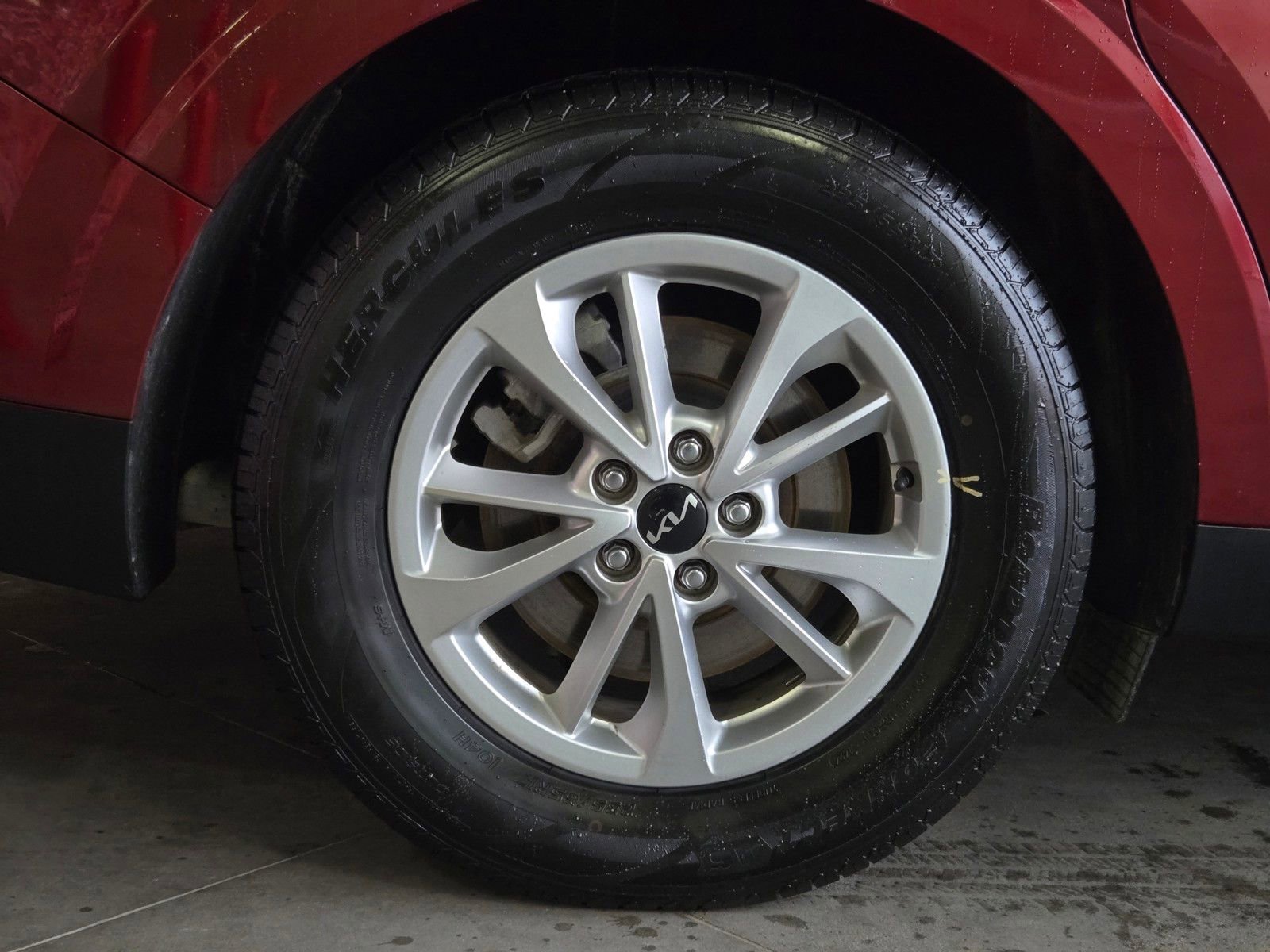 Used 2024 Kia Carnival LX image 5