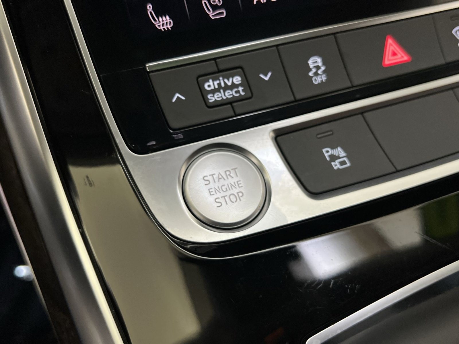 Used 2020 Audi Q8 Premium Plus AWD/4WD image 32