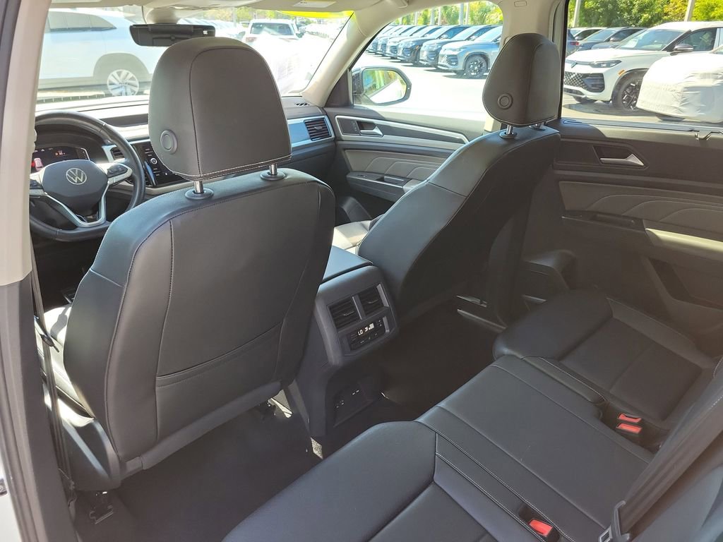 Used 2023 Volkswagen Atlas SEL R-Line image 11