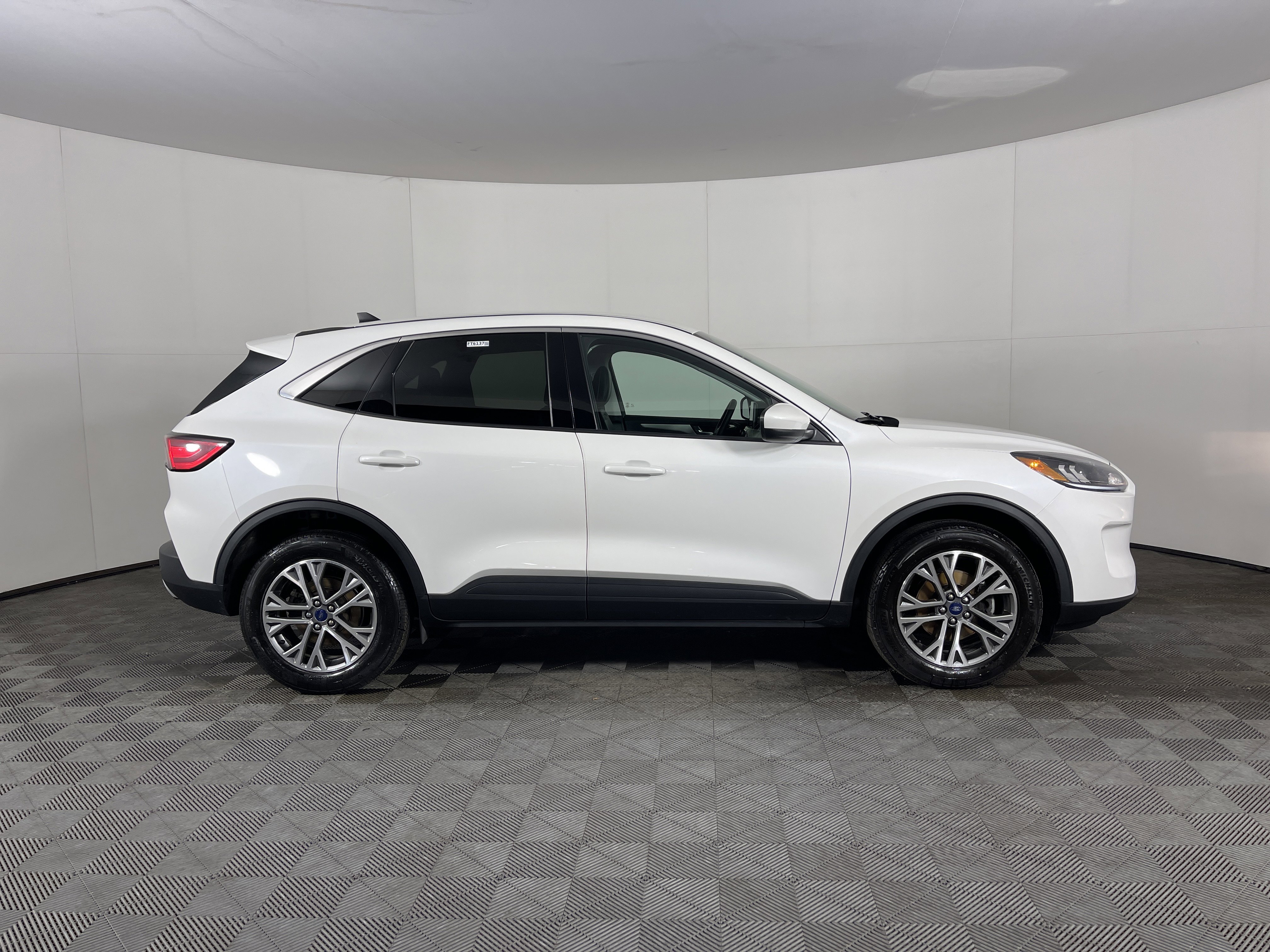 Used 2022 Ford Escape SEL w/ Technology Package image 5