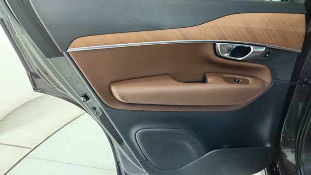 Certified 2023 Volvo XC90 B5 Plus AWD/4WD image 27