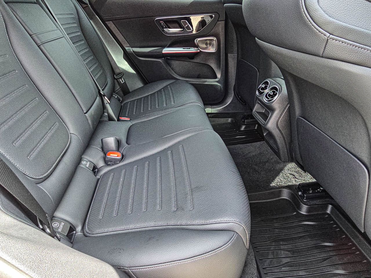 Used 2026 Mercedes-Benz GLC 300 4MATIC image 38