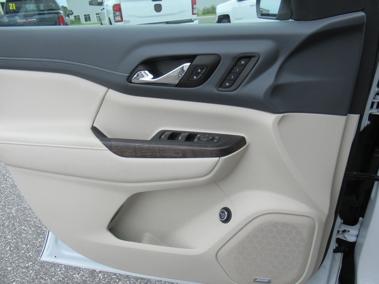 Used 2023 GMC Acadia Denali w/ Denali Ultimate Package FWD image 21