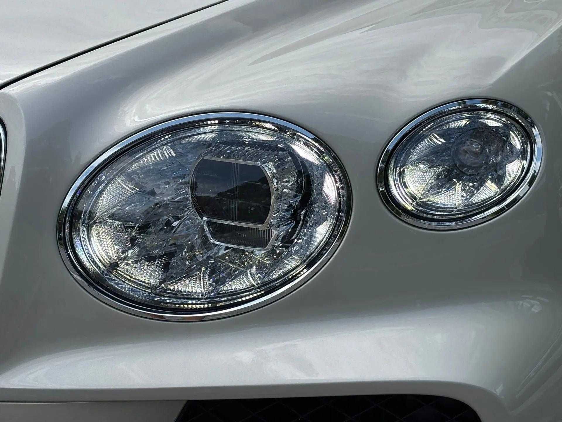 New 2025 Bentley Bentayga Extended Wheelbase image 16